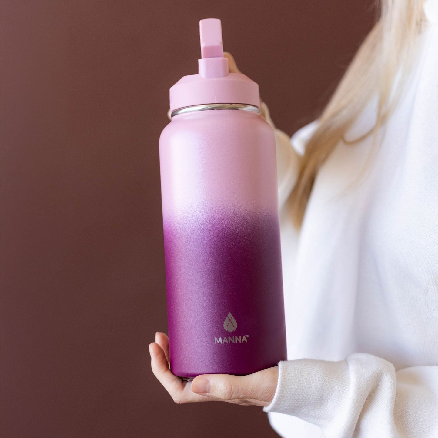 32-oz-powel-bottle-w3 32_Manna_Website_Lifestyles-2.jpg