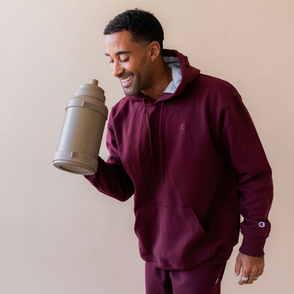78-oz-titan-bottle-pastel-collection-q8 32_Manna_Website_Lifestyles_Titan_Darker_2.jpg