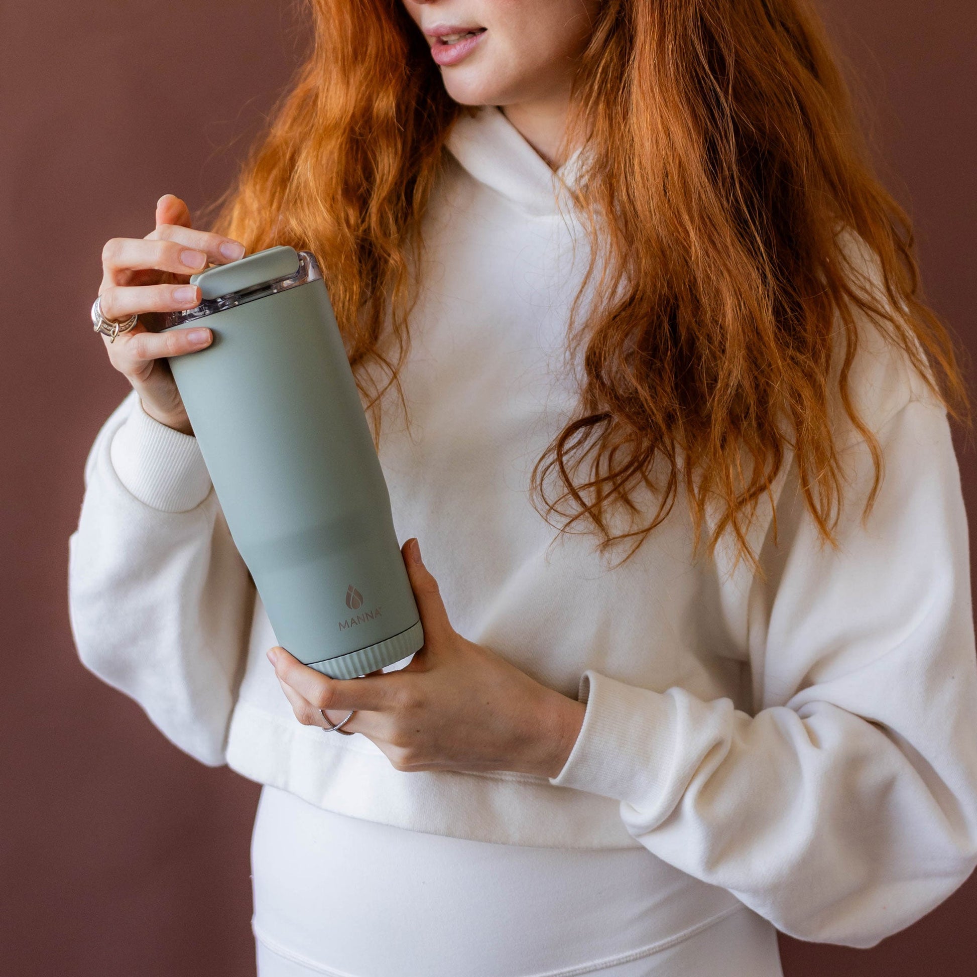 30-oz-groove-tumbler-r1 4Manna_Website_Lifestyles-17.jpg